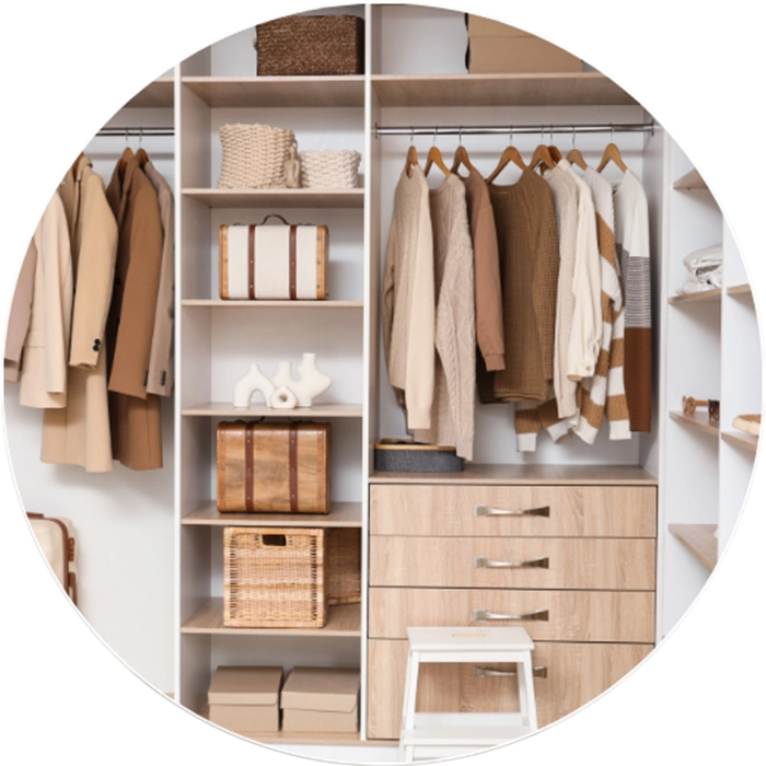 Un de mes services est l'organisation d'espace d'une armoire de vêtements.